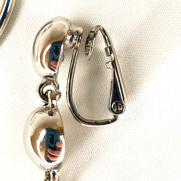 Silver colored clip loop & dangle earrings - Picture 3 of 3